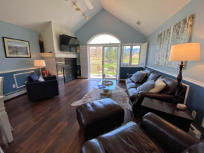 G3 Classy Bretton townhome with AC fast wifi great mountain views right on the golf course